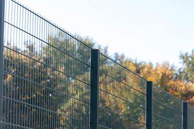 6 Welded Wire Fence Ideas For Contemporary Homes